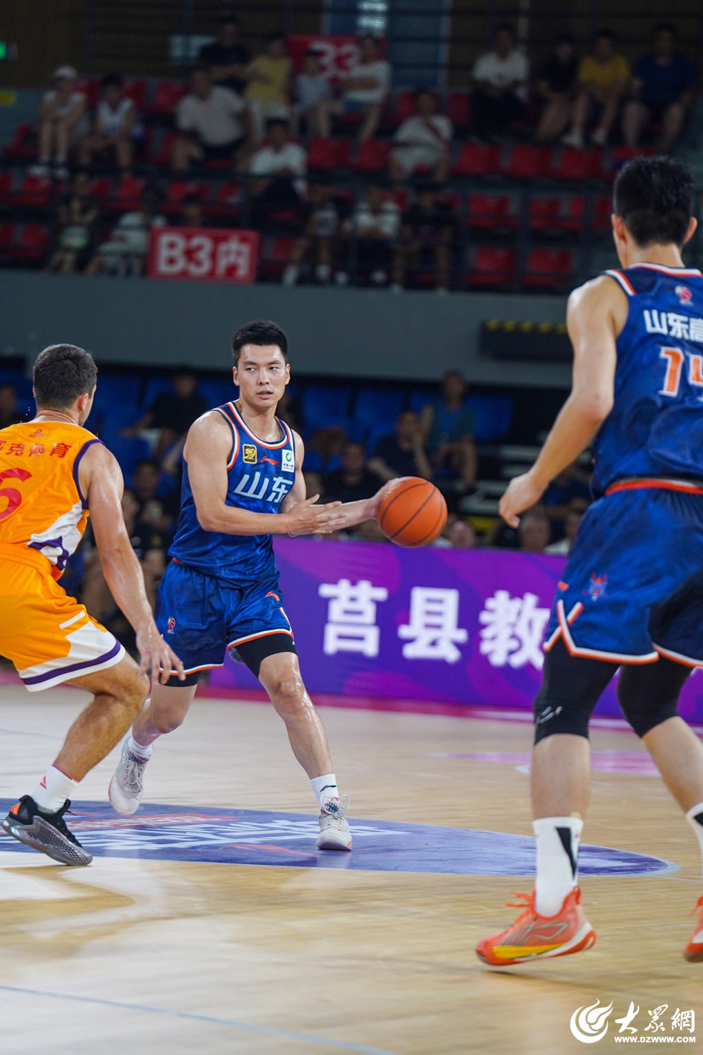 九游官网主页-关于转折点!山东男篮造点机会,NBA总决赛窗口期攻防权衡,媒体盛赞,阵容厚度经受考验的信息